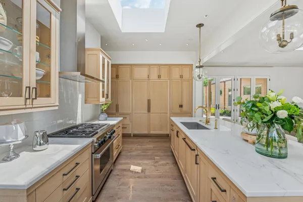 $7,990,000 | 2505 Lake Of The Isles Parkway East, Minneapolis, MN 55405