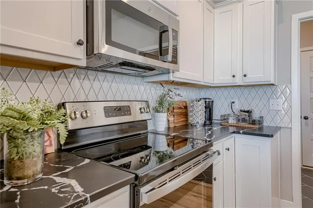 $540,381 | 12510 Northeast Parkwood Drive, Lee's Summit, MO 64086