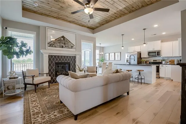 $540,381 | 12510 Northeast Parkwood Drive, Lee's Summit, MO 64086