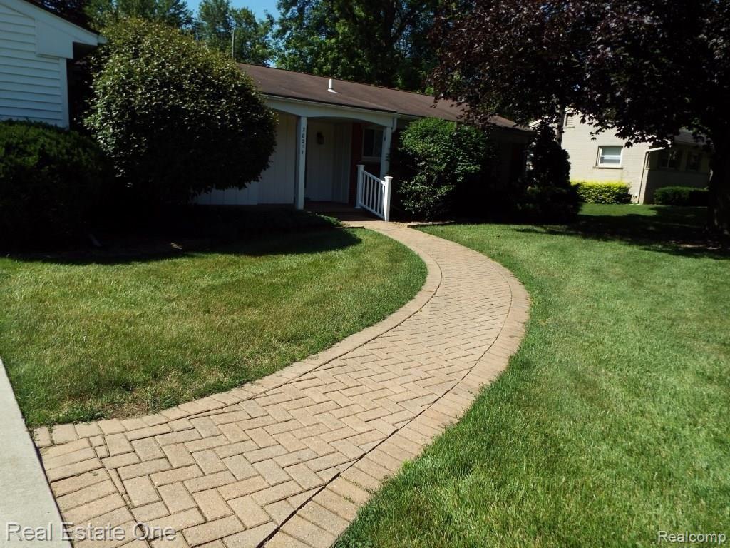 28211 Westerleigh Road Farmington Hills, MI 48334 - Photo 3 of 48