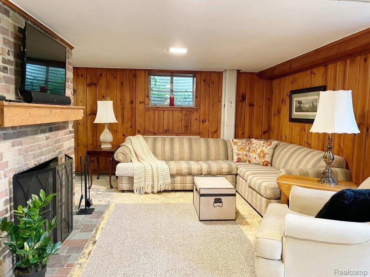 929 Main Street Fenton, MI 48430 - Photo 18 of 28 Lower level family room