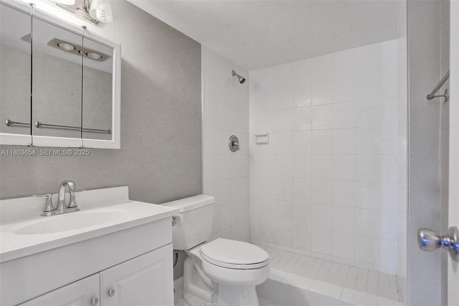 400 North Riverside Drive, Unit 214 Pompano Beach, FL 33062 - Photo 31 of 72 GUEST BATHROOM