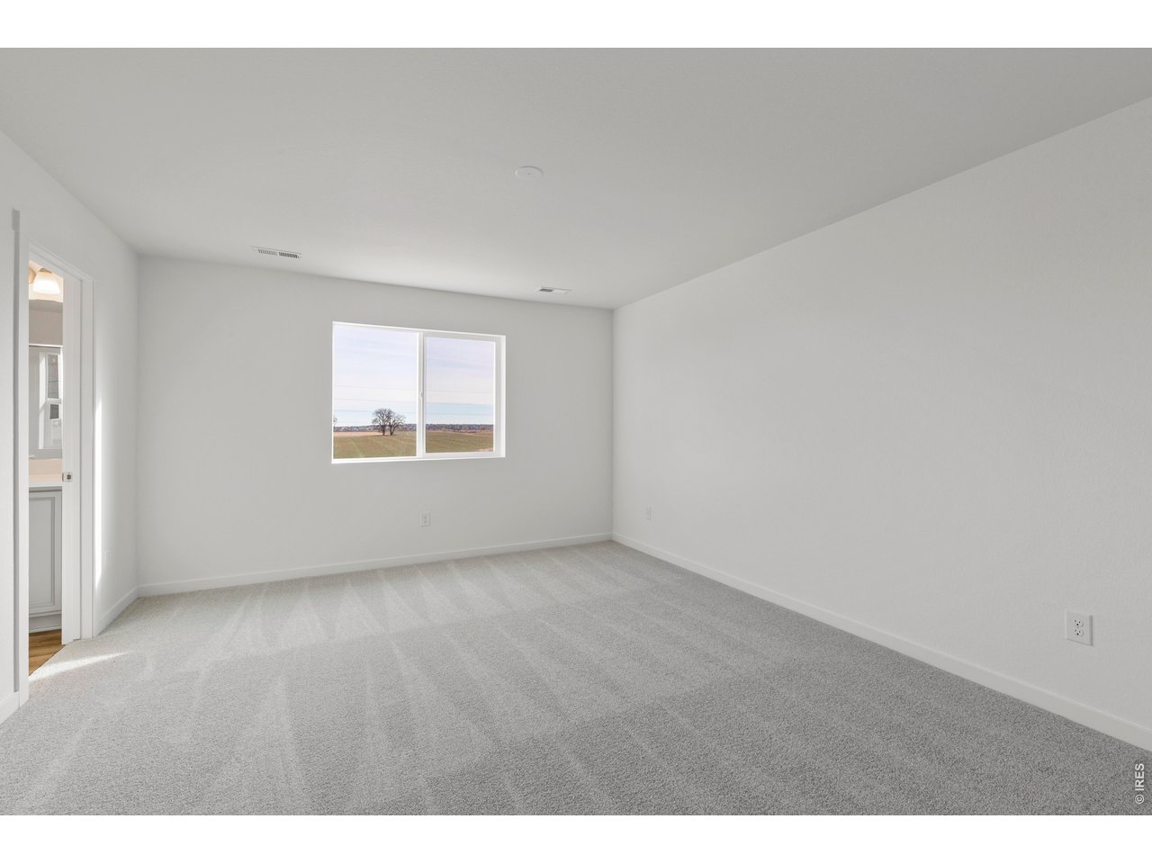 677 Muturu Road Johnstown, CO 80534 - Photo 15 of 35 Primary suite