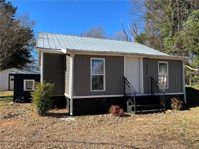 $995 | 3912 Overdale Road, Winston-Salem, NC 27107