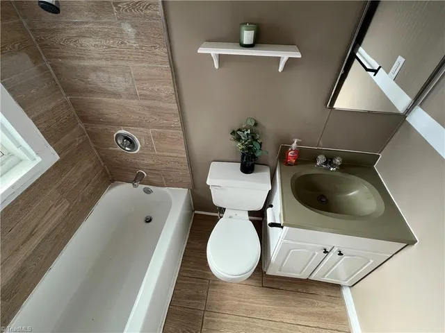 $995 | 3912 Overdale Road, Winston-Salem, NC 27107