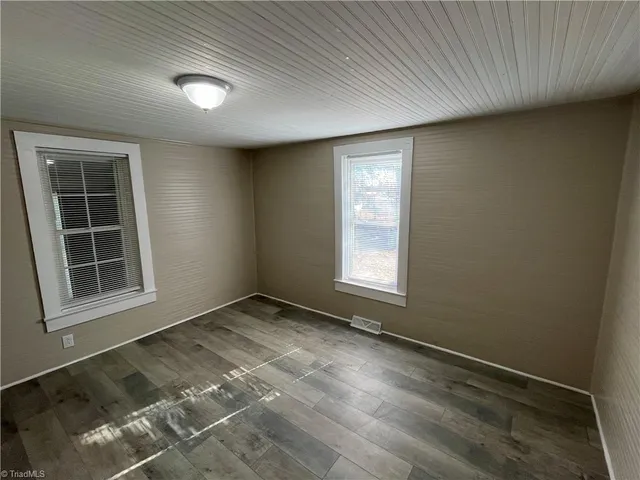 $995 | 3912 Overdale Road, Winston-Salem, NC 27107