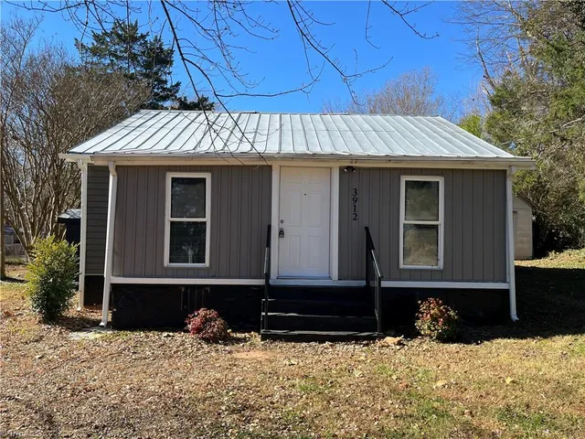 $995 | 3912 Overdale Road, Winston-Salem, NC 27107