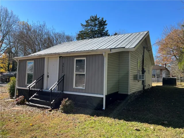 $995 | 3912 Overdale Road, Winston-Salem, NC 27107