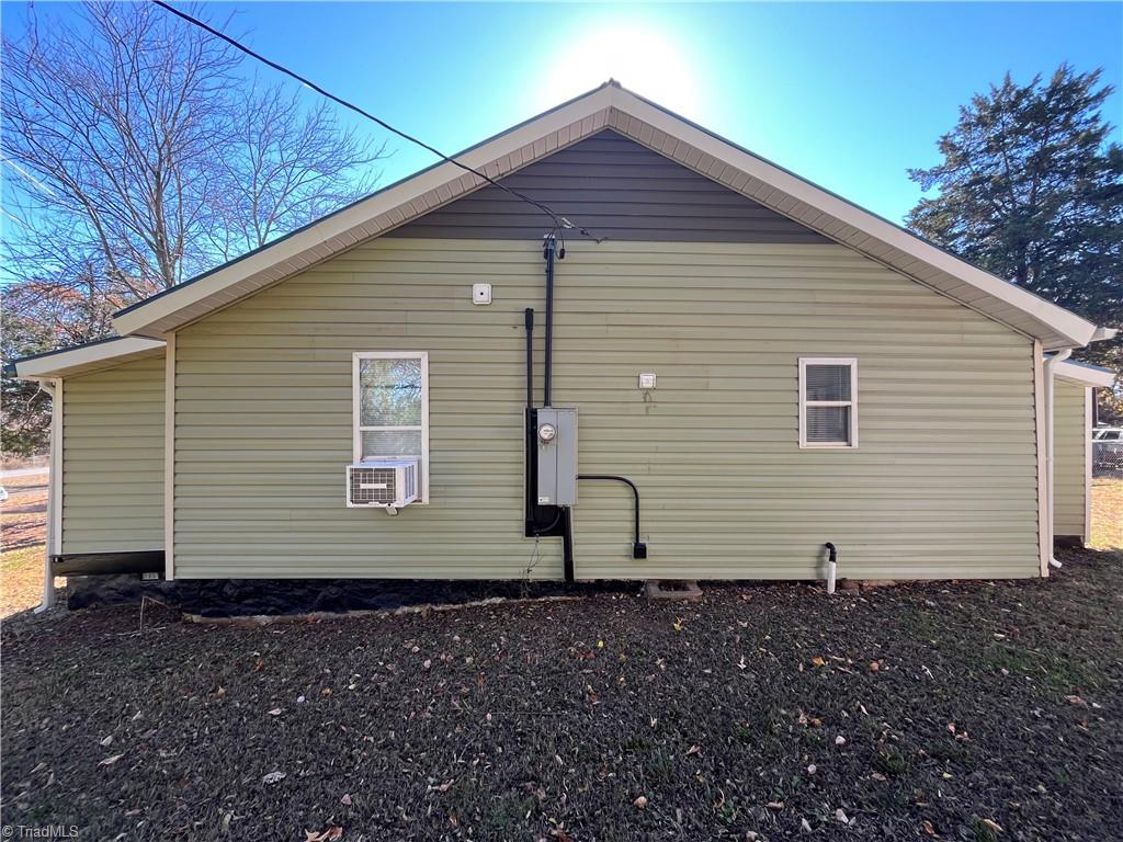 3912 Overdale Road Winston-Salem, NC 27107 - Photo 4 of 26