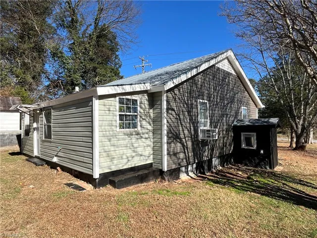 $995 | 3912 Overdale Road, Winston-Salem, NC 27107