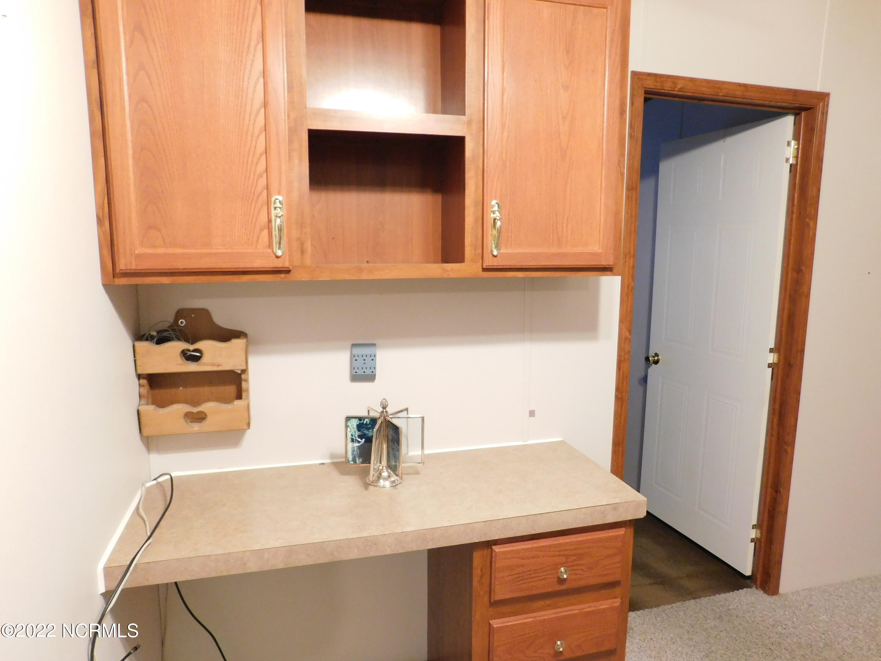 2068 South Duffie Road Red Springs, NC 28377 - Photo 29 of 46 Hall desk