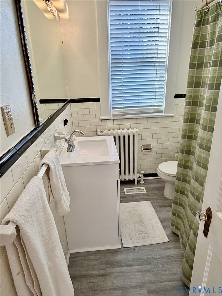 5529 Snead Road Richmond, VA 23224 - Photo 15 of 46 Full bath on first floor