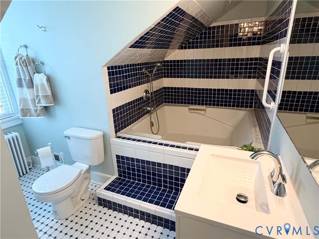 5529 Snead Road Richmond, VA 23224 - Photo 28 of 46 Full bath upstairs