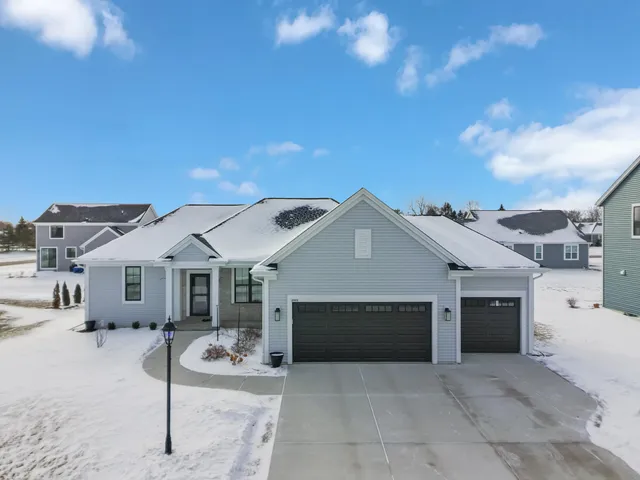 $609,900 | 2689 Mapleton Avenue, East Troy, WI 53120