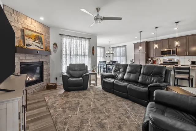 $609,900 | 2689 Mapleton Avenue, East Troy, WI 53120