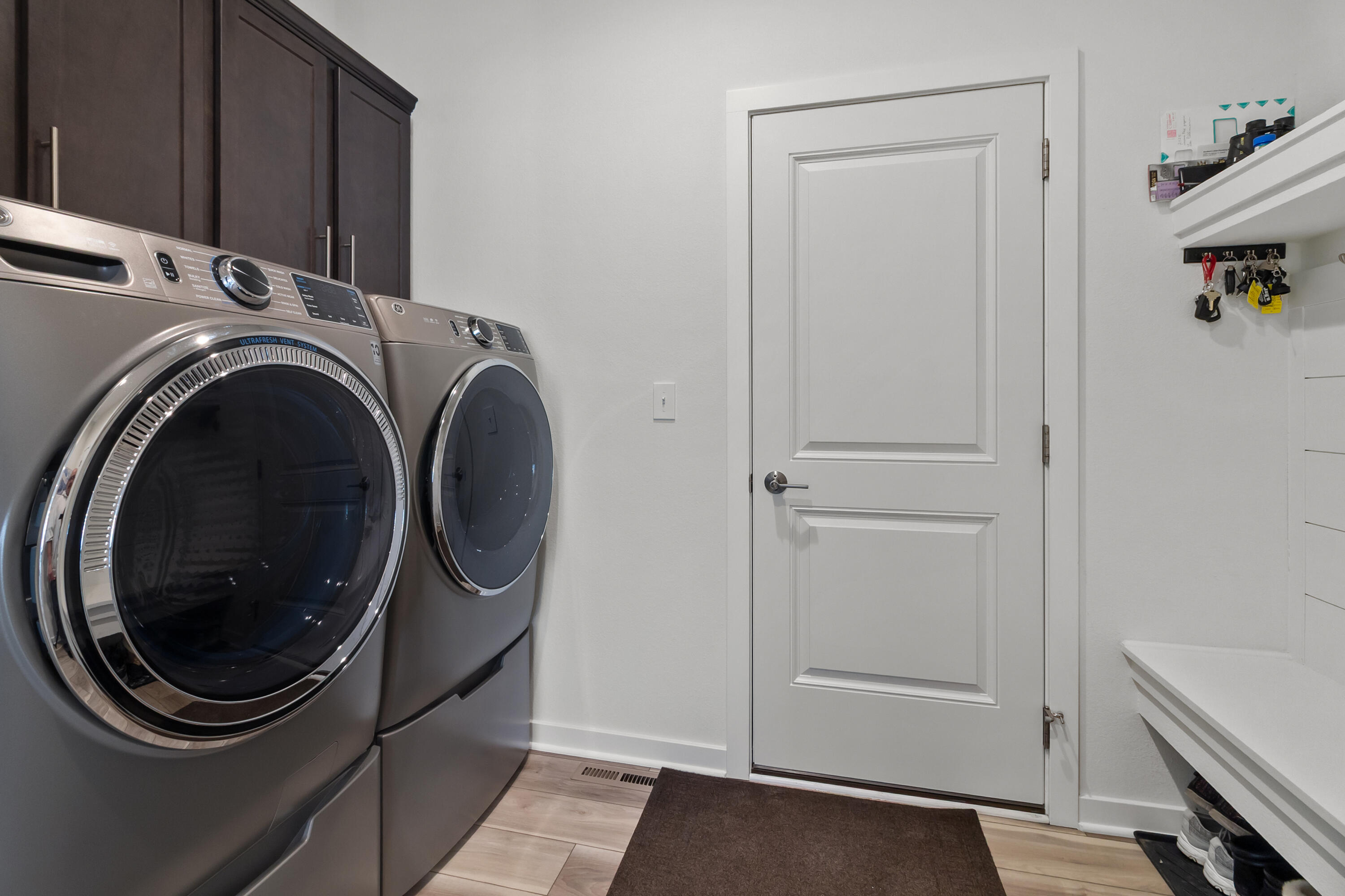 2689 Mapleton Avenue East Troy, WI 53120 - Photo 19 of 35 Laundry room/built-in bench