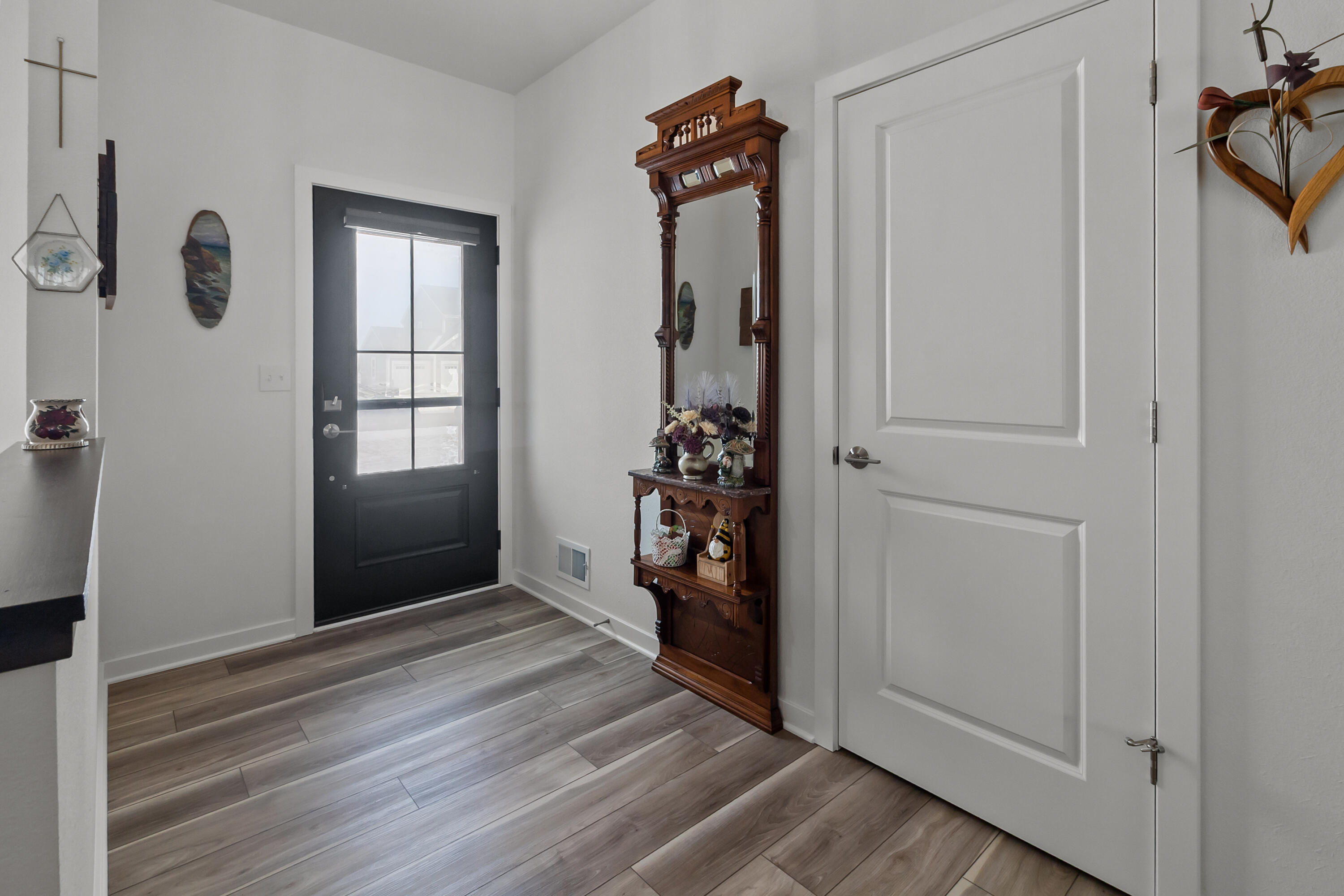 2689 Mapleton Avenue East Troy, WI 53120 - Photo 20 of 35 foyer