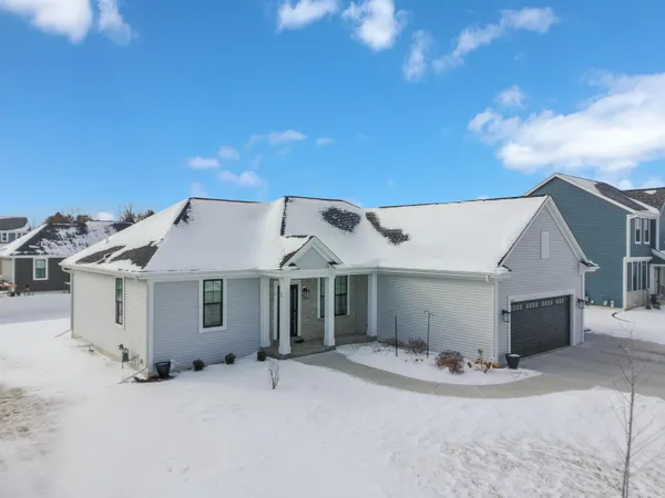 $579,900 | 2689 Mapleton Avenue, East Troy, WI 53120