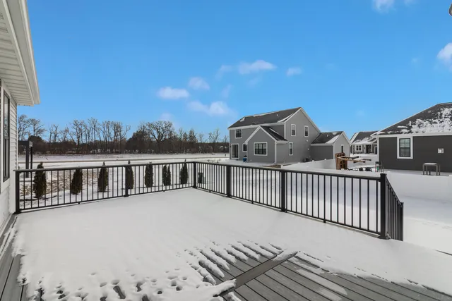 $609,900 | 2689 Mapleton Avenue, East Troy, WI 53120