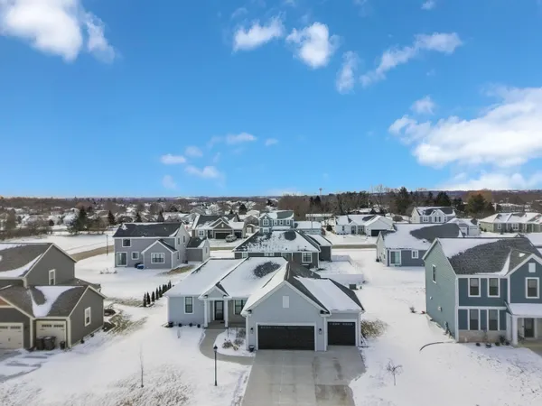 $579,900 | 2689 Mapleton Avenue, East Troy, WI 53120