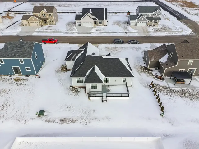 $609,900 | 2689 Mapleton Avenue, East Troy, WI 53120