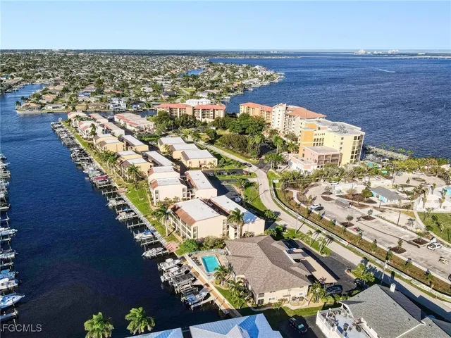 $290,000 | 4116 Southeast 20th Place, Unit 202, Cape Coral, FL 33904