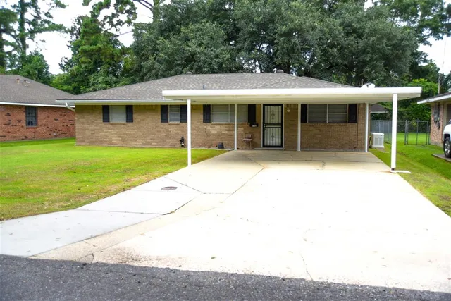 $165,000 | 722 East Division Street, Jennings, LA 70546