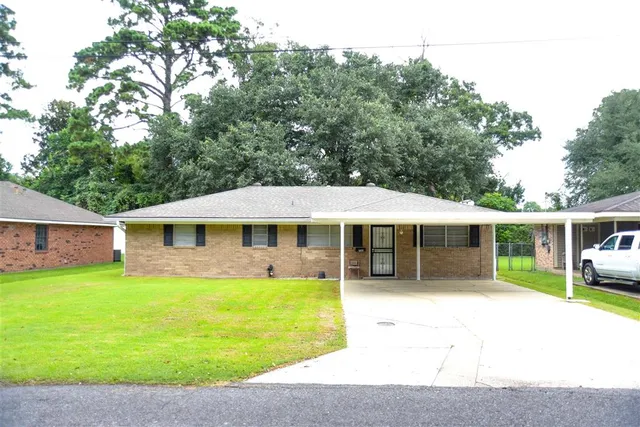 $165,000 | 722 East Division Street, Jennings, LA 70546