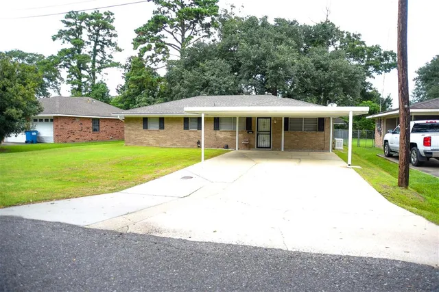 $165,000 | 722 East Division Street, Jennings, LA 70546