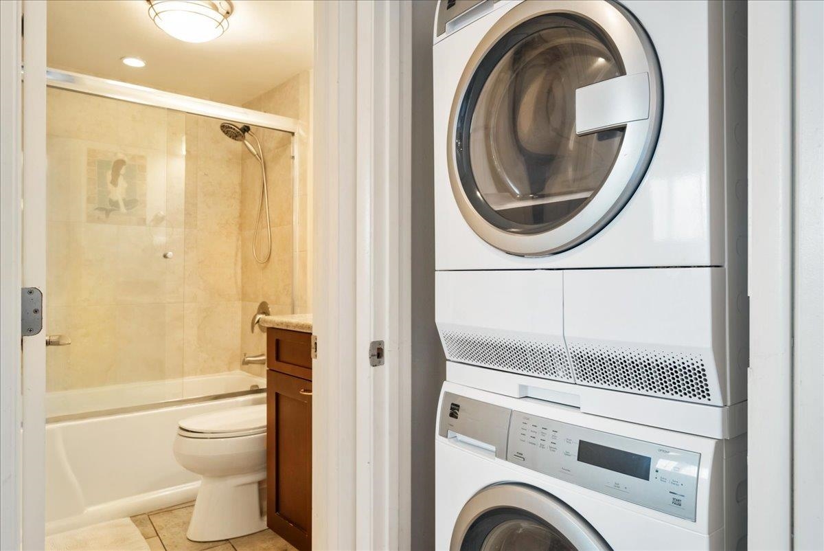 2430 South Kihei Road, Unit 206 Kihei, HI 96753 - Photo 25 of 40 a bathroom with a toilet and a shower