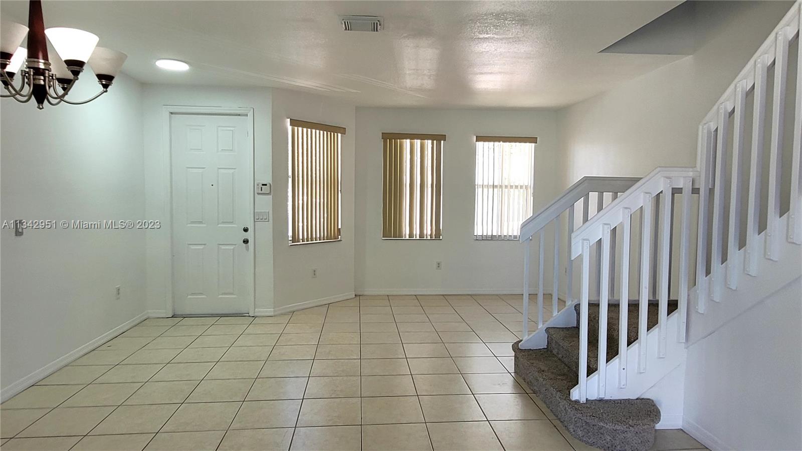 27440 Southwest 138th Path Homestead, FL 33032 - Photo 3 of 23 Gallery Image 3