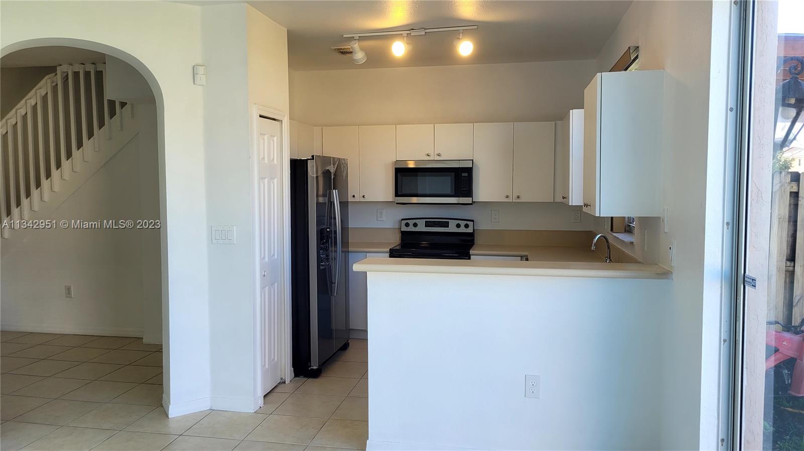 27440 Southwest 138th Path Homestead, FL 33032 - Photo 4 of 23 Gallery Image 4