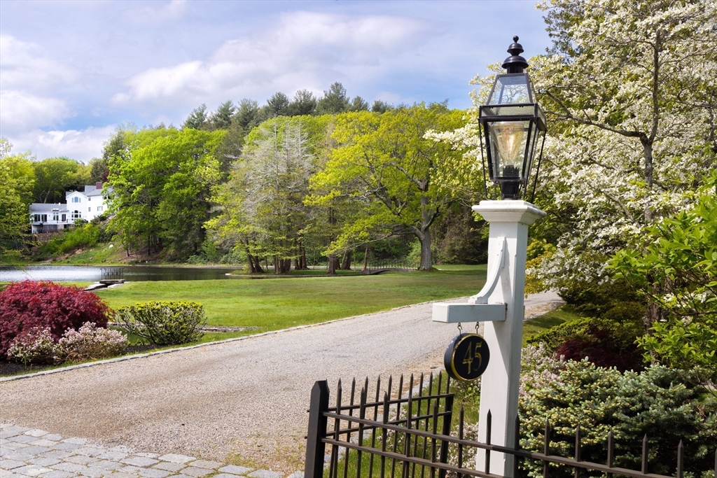 45 Cliff Road Weston, MA 02493 - Photo 25 of 26