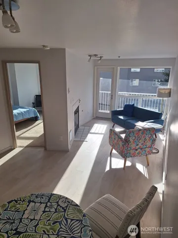 a view of livingroom with furniture