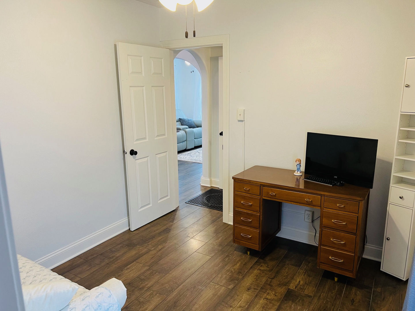 526 Woolf Court Rochelle, IL 61068 - Photo 8 of 13 a view of a livingroom with furniture and wooden floor