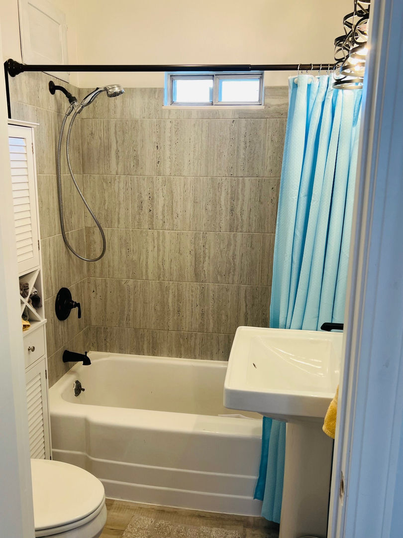 526 Woolf Court Rochelle, IL 61068 - Photo 10 of 13 a bathroom with a shower curtain and a bathtub