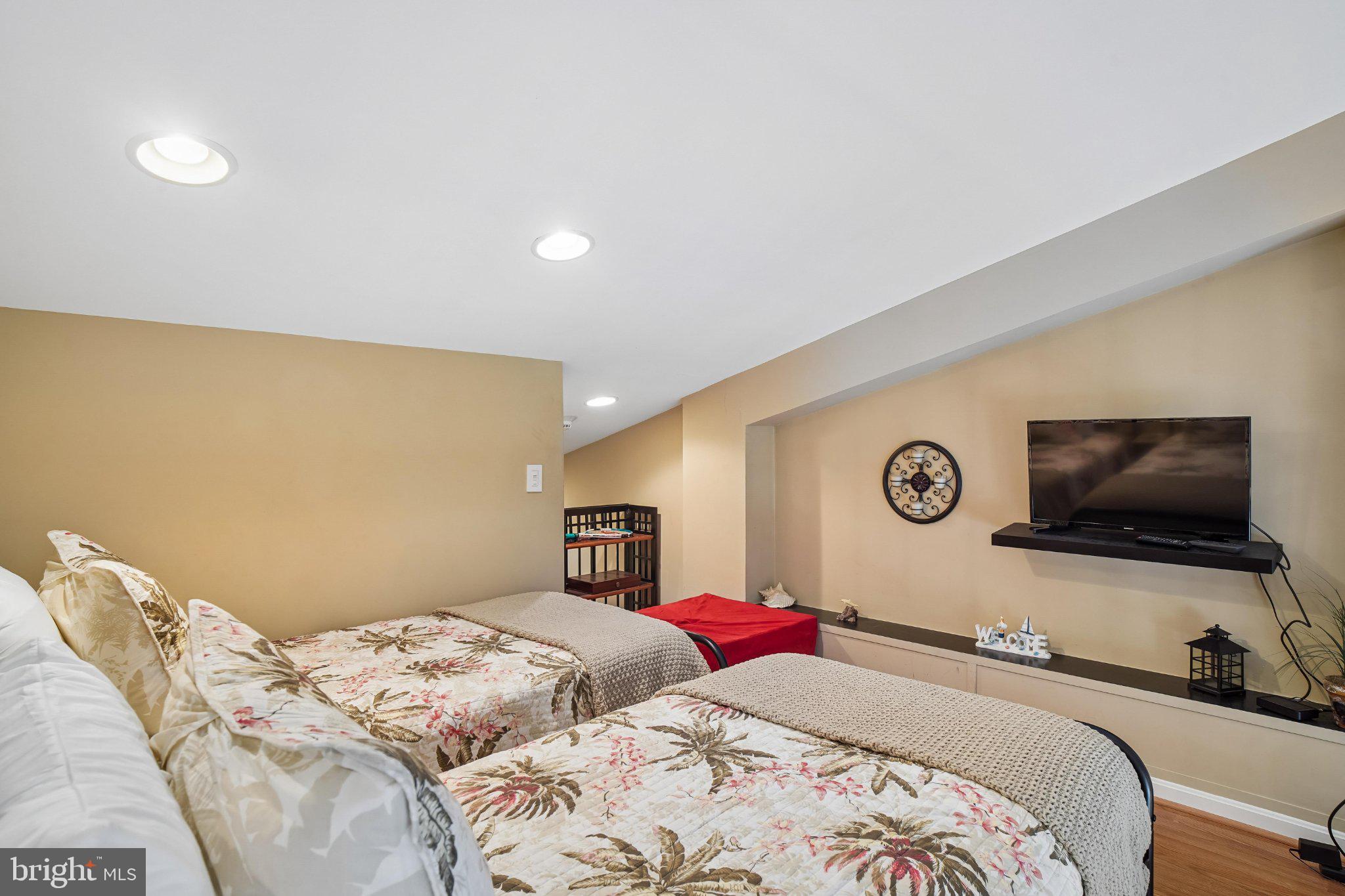 902 Chesapeake House Road, Unit 902N Bethany Beach, DE 19930 - Photo 20 of 37 Cozy retreat with modern amenities.