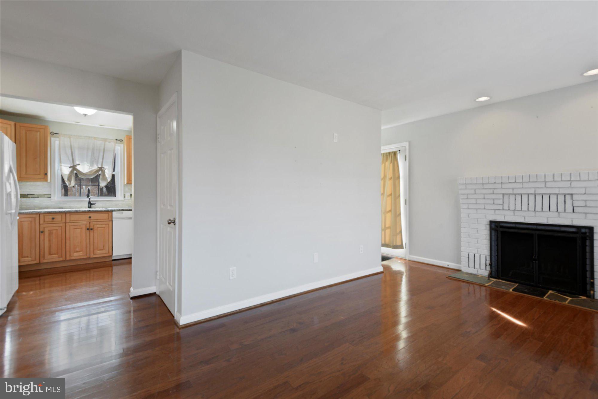15071 New Windsor Road New Windsor, MD 21776 - Photo 9 of 27 Living Room