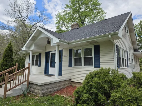 $3,300 | 32W266 Glos Street, Wayne, IL 60184