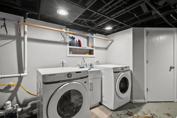 $3,300 | 32W266 Glos Street, Wayne, IL 60184