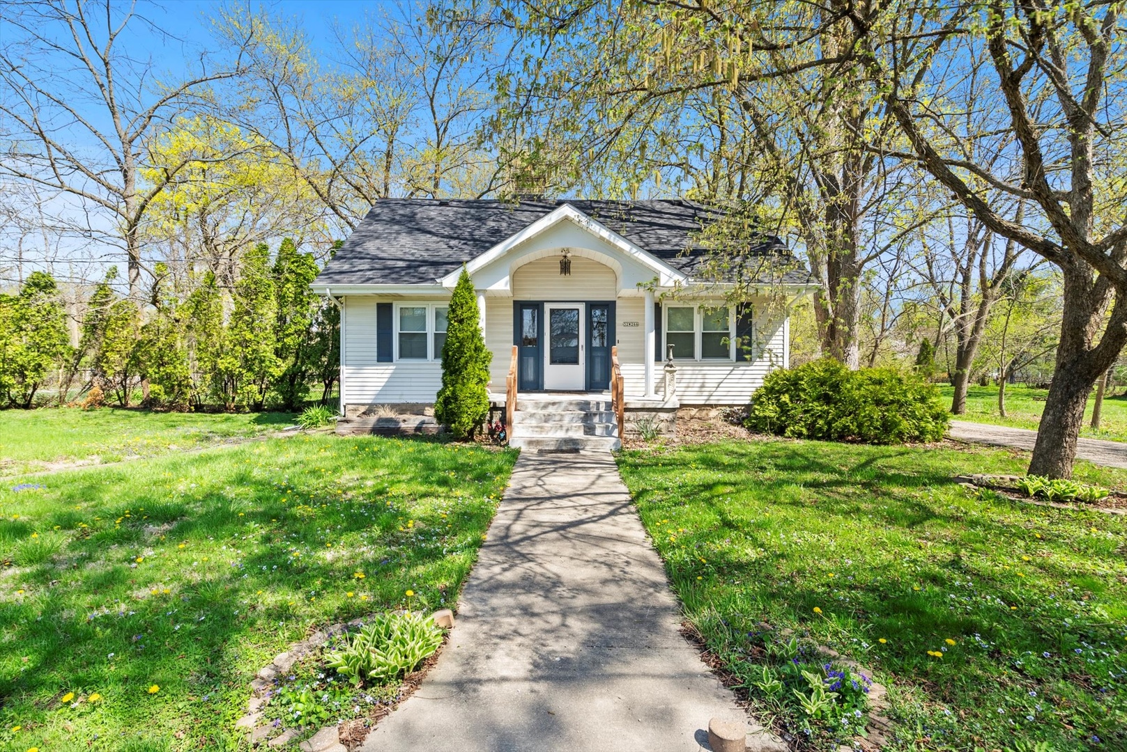 32W266 Glos Street Wayne, IL 60184 - Photo 24 of 24 a front view of a house with garden
