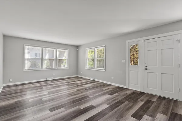 $3,300 | 32W266 Glos Street, Wayne, IL 60184