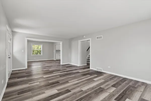 $3,300 | 32W266 Glos Street, Wayne, IL 60184