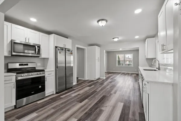 $3,300 | 32W266 Glos Street, Wayne, IL 60184