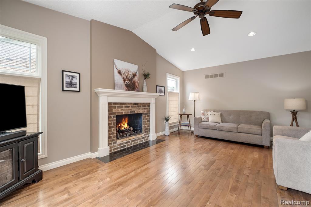 719 Ten Point Drive Rochester Hills, MI 48309 - Photo 3 of 43