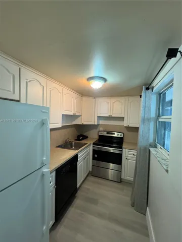 $1,900 | 645 Northeast 121st Street, Unit 307, North Miami, FL 33161