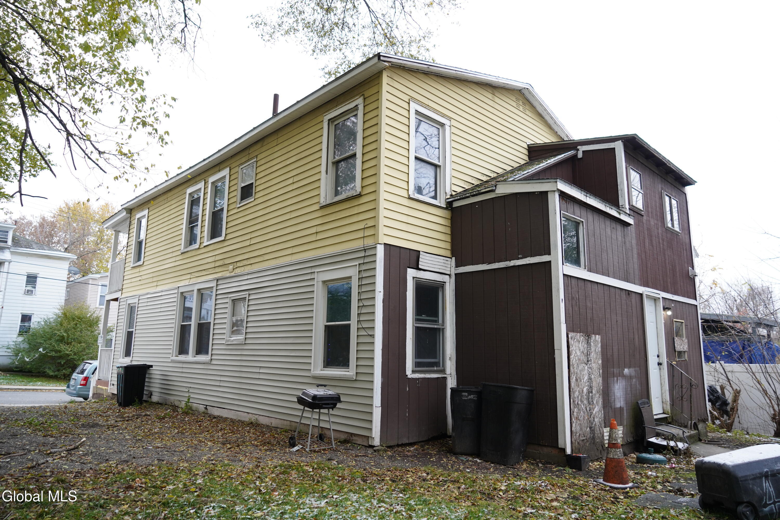 435 Manhattan Street Schenectady, NY 12308 - Photo 4 of 7 DSC01656