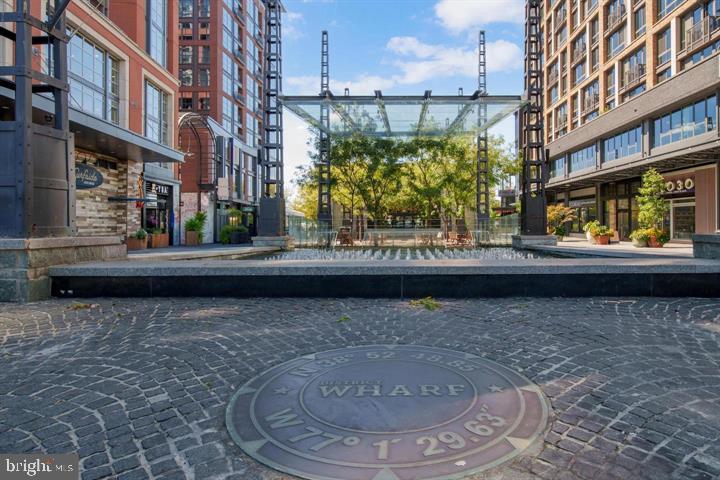 700 7th Street Southwest, Unit 432 Washington, DC 20024 - Photo 12 of 33 Charming urban wharf oasis.
