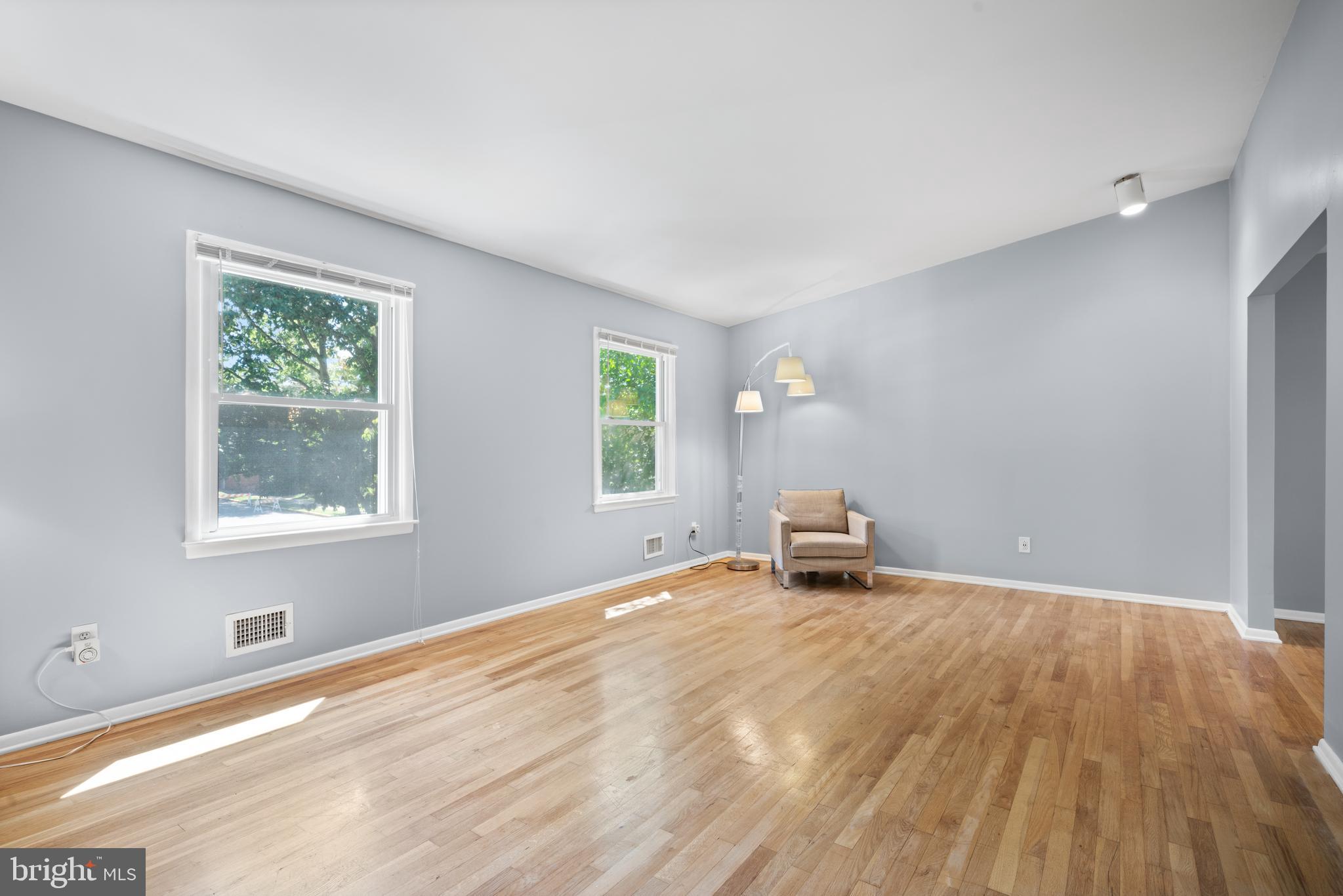 83 Riverside Drive Princeton, NJ 08540 - Photo 4 of 33