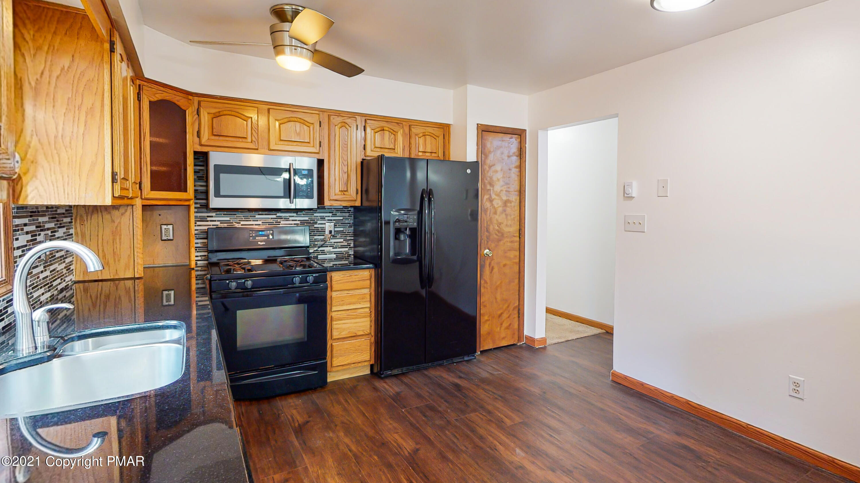 185 Magic Mountain Road Henryville, PA 18332 - Photo 14 of 58 Kitchen